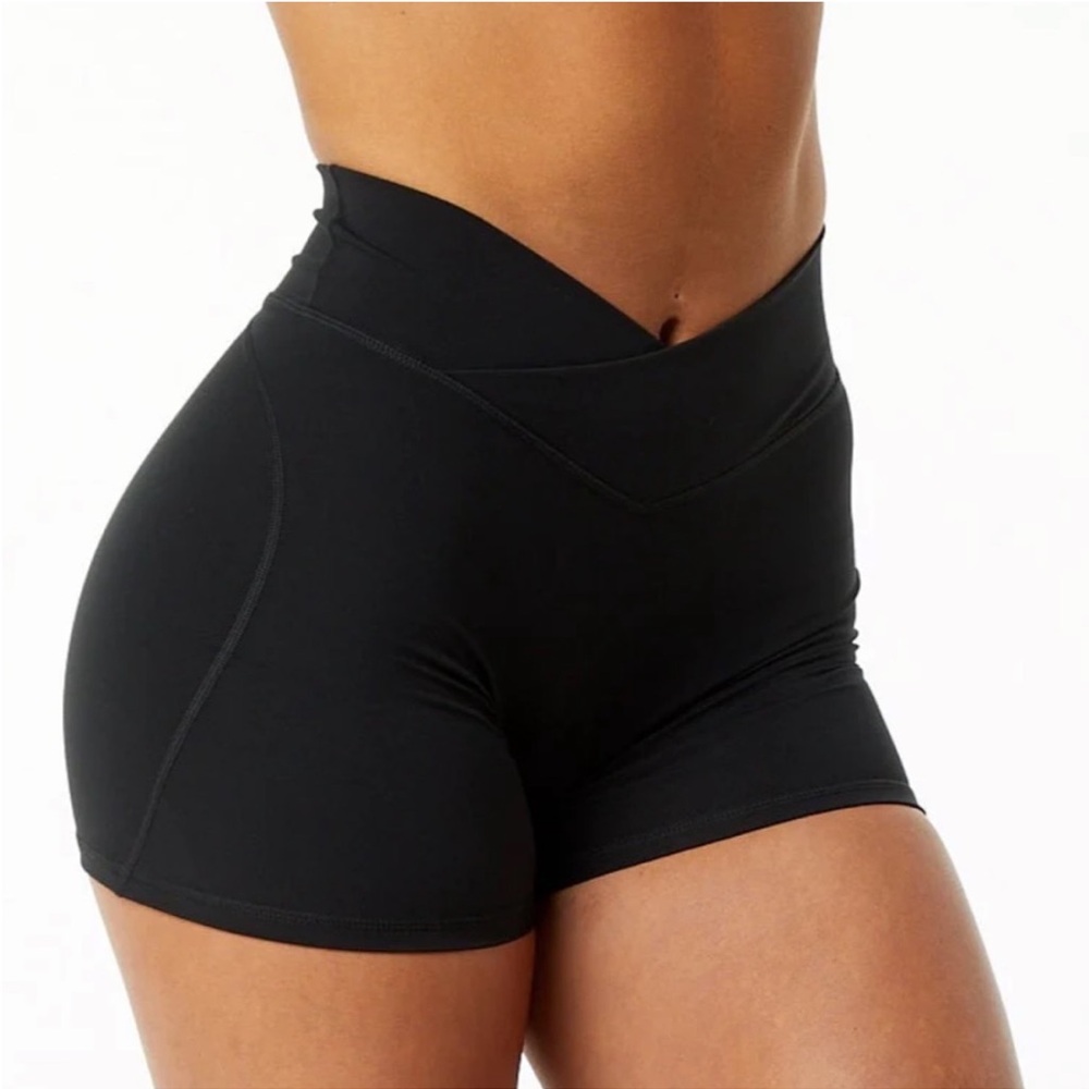 XS alphalete crossover shorts black